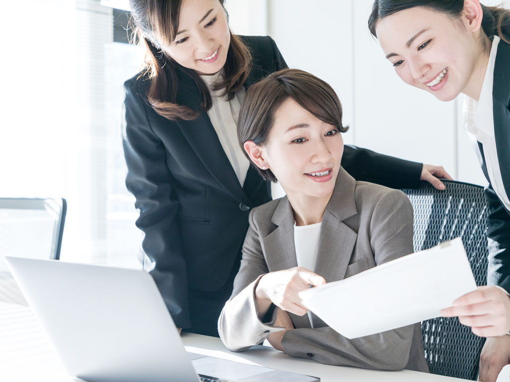女性管理職1万3501人 前年比693人増で過去最多