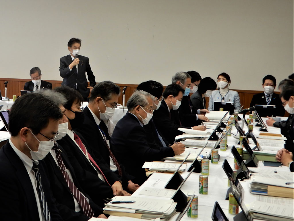 少人数学級の予算攻防が大詰め 17日にも事前閣僚折衝で決着へ