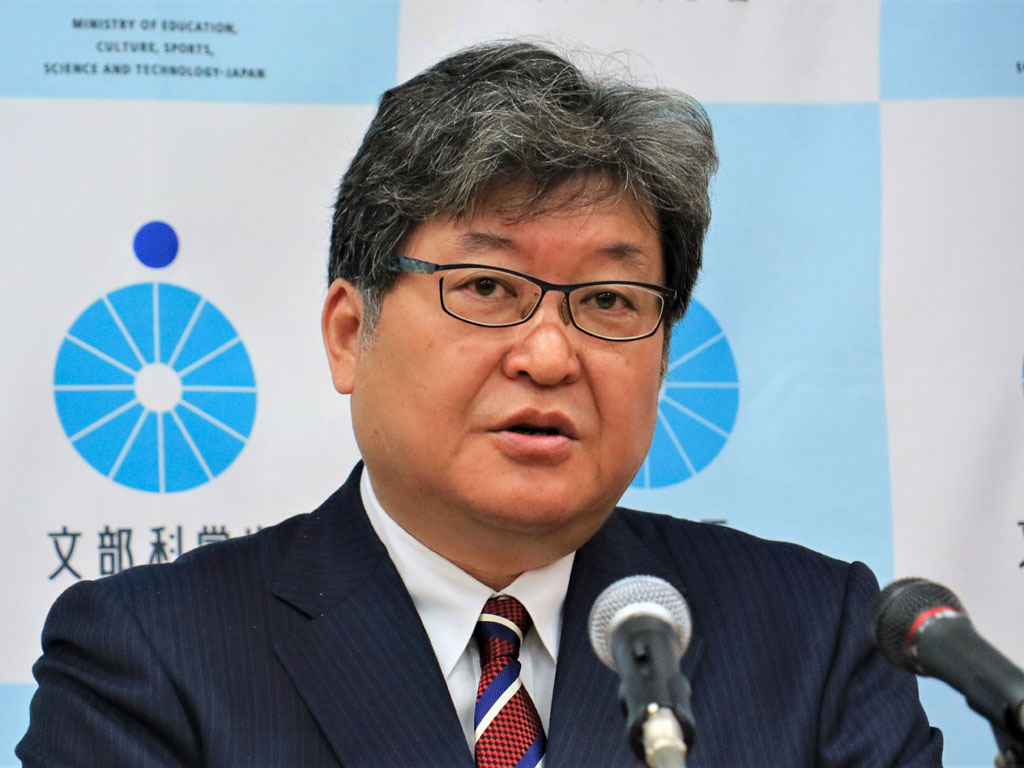 高校1人1台端末「来年から順次整備進めたい」 文科相