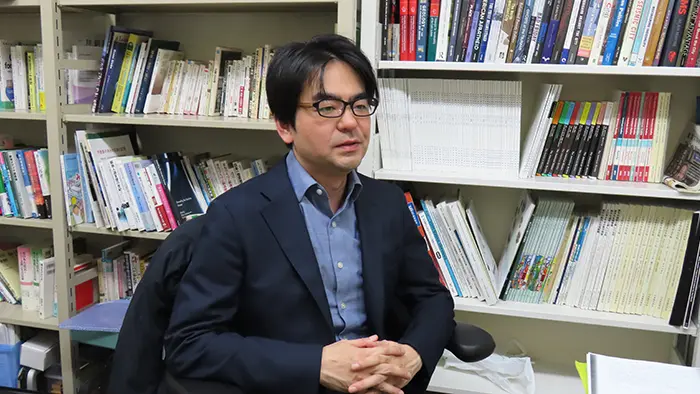 防災教育をローカライズする必要性を話す小田准教授＝撮影：藤井孝良