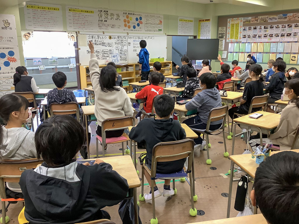 コロナ禍だからこそ笑いを 小学生が「教育漫才」に挑戦