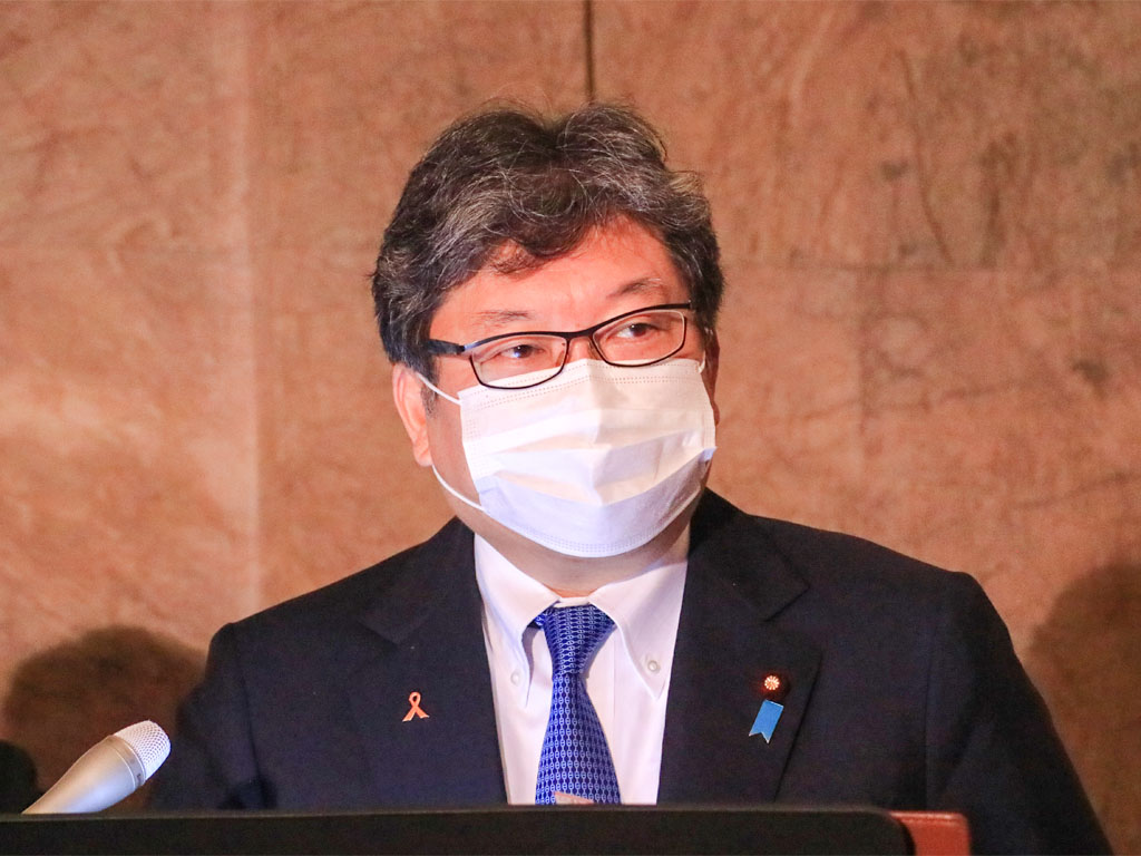 不登校とICT 文科相「最終目的は学校に来られる環境作り」