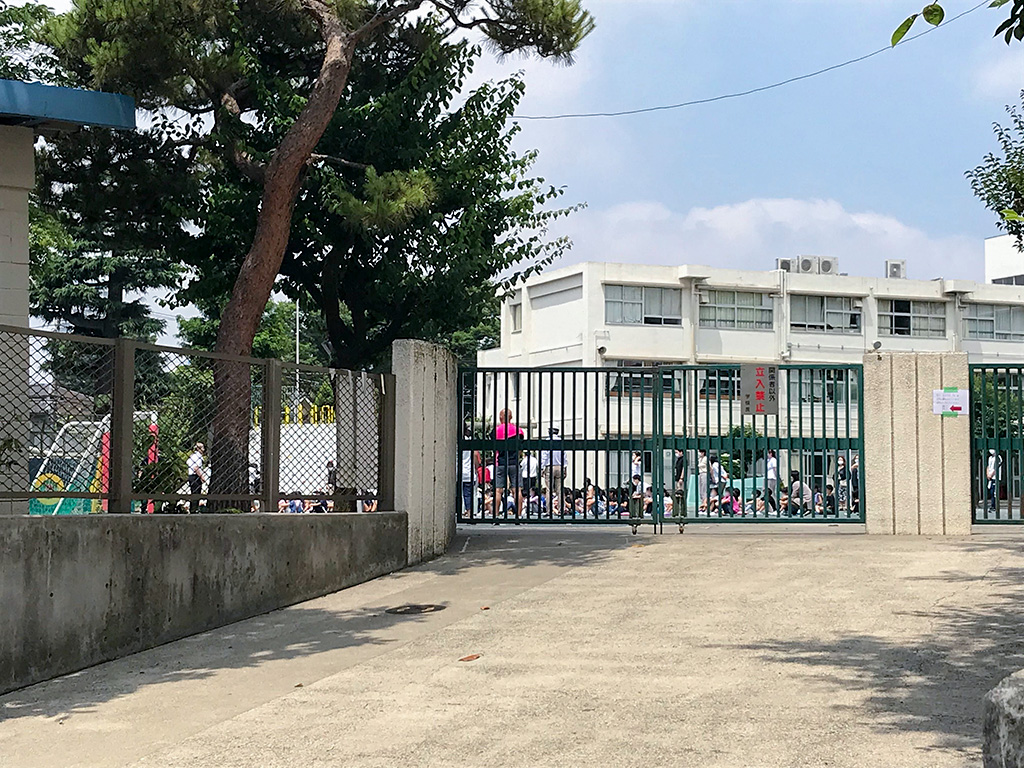 【現場レポート】爆破予告の小学校 緊迫した雰囲気に
