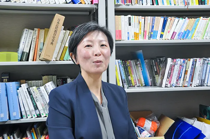 差別が生み出される構造について指摘する虎岩准教授＝撮影:大川原通之