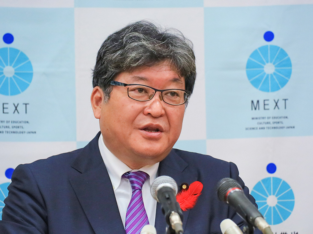 高校の1人1台端末「整備する意志は明確」 萩生田文科相