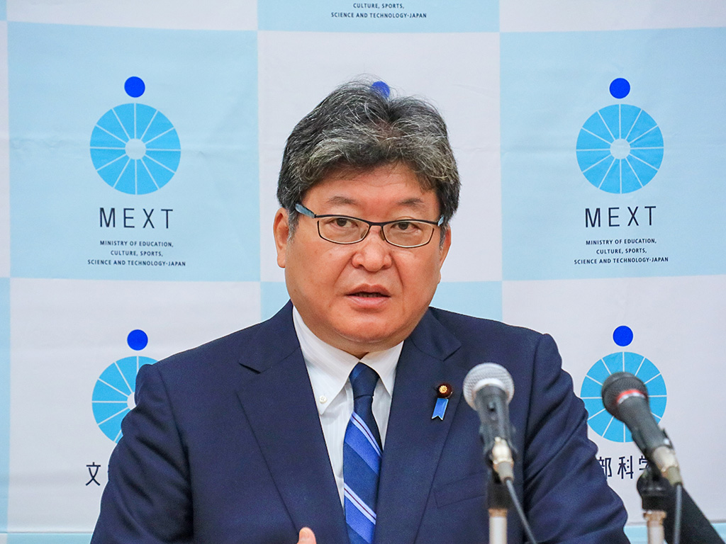 概算要求にみる少人数学級への道筋 「財政負担なく可能」