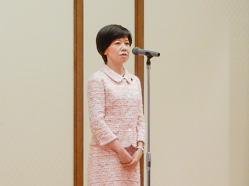 自身のキャリアに影響を与えた「教師」について話す鰐淵洋子政務官（教育・文化担当）
