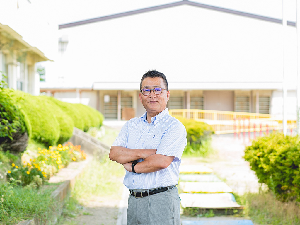 学校は個性を尊重しながら寛容な場所に変わるべきと話す