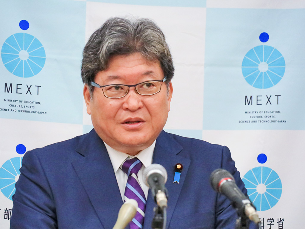 少人数学級「持続可能な制度に」 萩生田文科相が再任