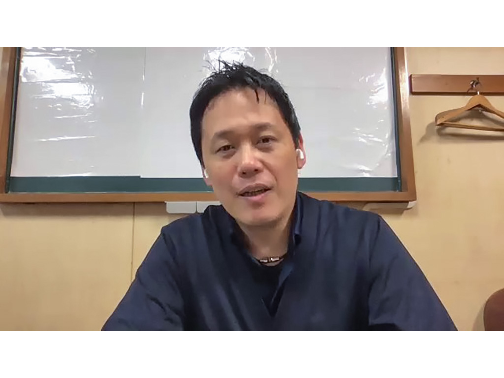 休校中のオンライン授業を通じた掛川西高校の変化を語る吉川教諭（Zoomで取材）