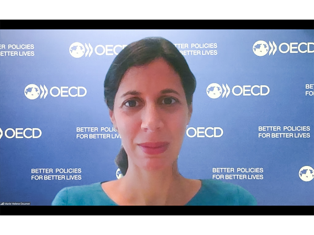「教員のICT活用能力育成に投資を」 OECDが指摘