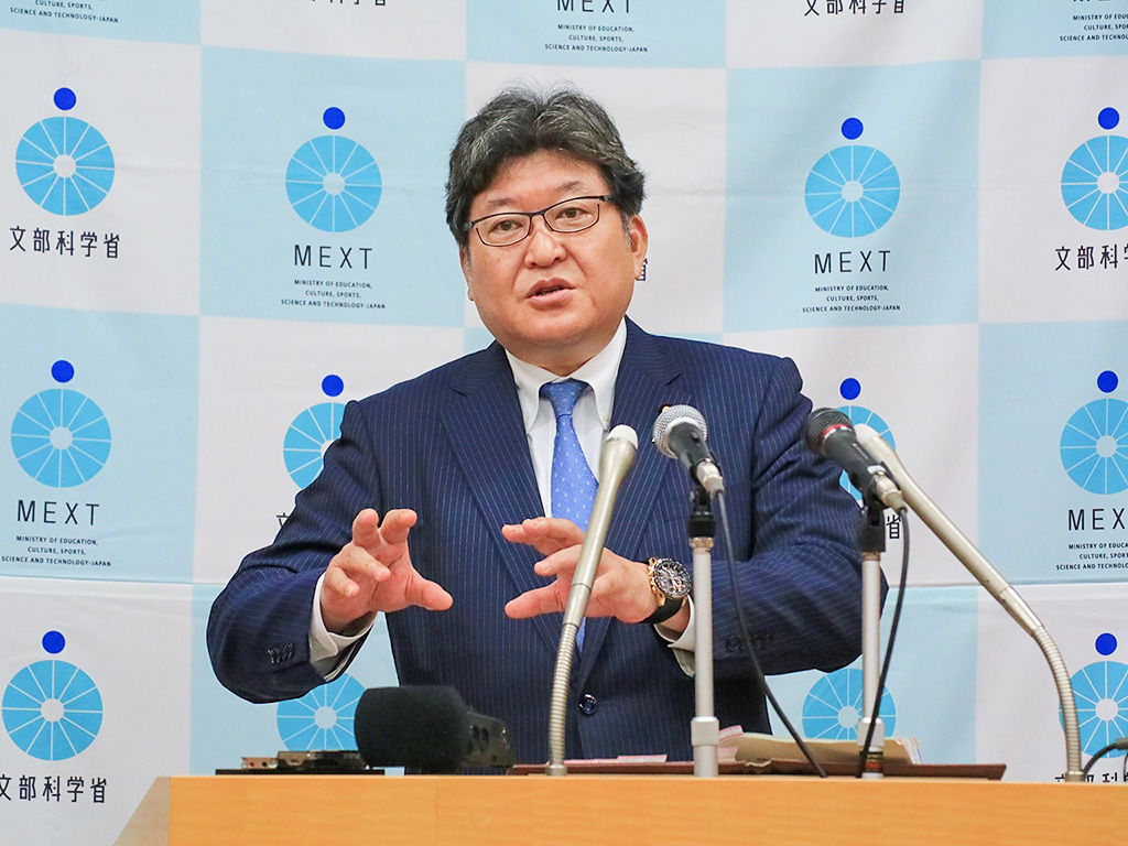 GIGAスクール端末更新費用 文科相「年度内に方向性」