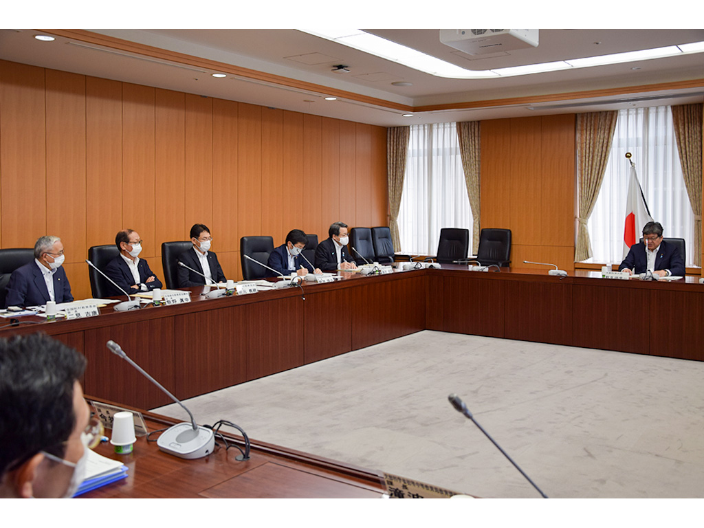「少人数学級きちんと検討」 教育長らの要望に文科相