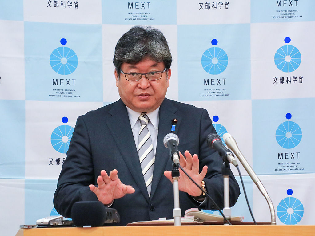 夏休み授業、文科相「出欠は柔軟に」 代替大会に配慮も