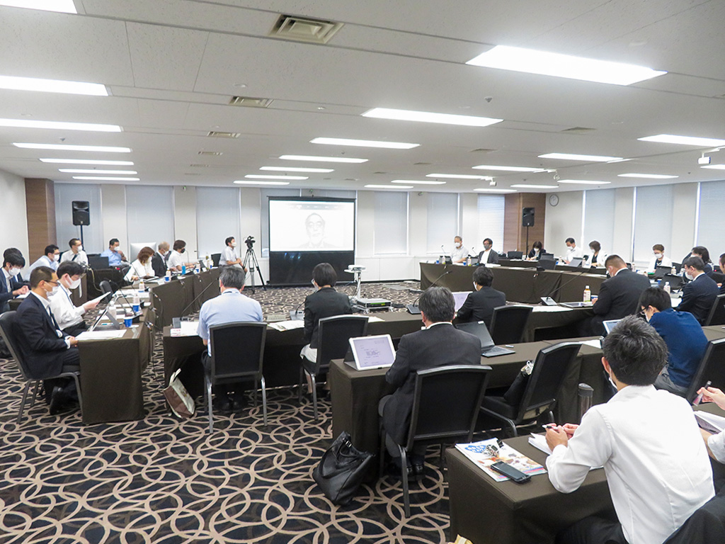 男性シニア保育士が提案 ICTでの働き方改革で魅力化