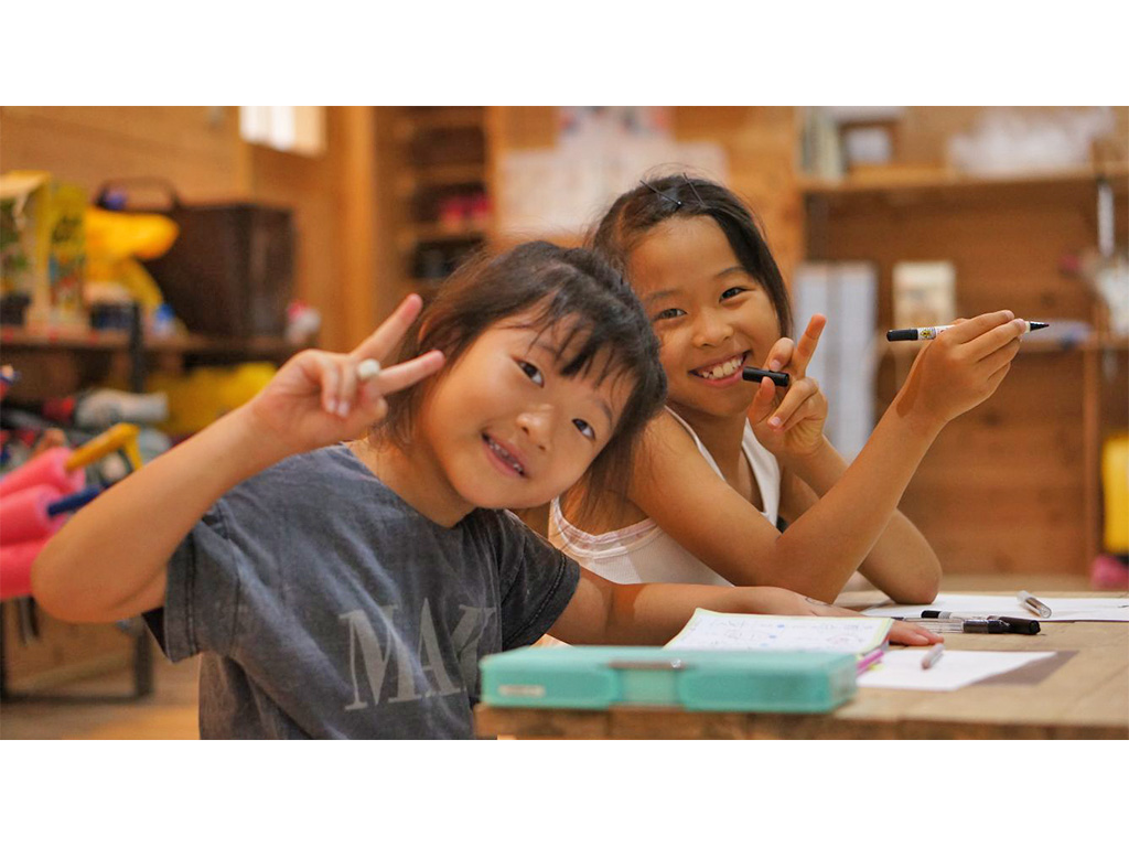 学童保育で学び合う子供たち（上田代表提供）