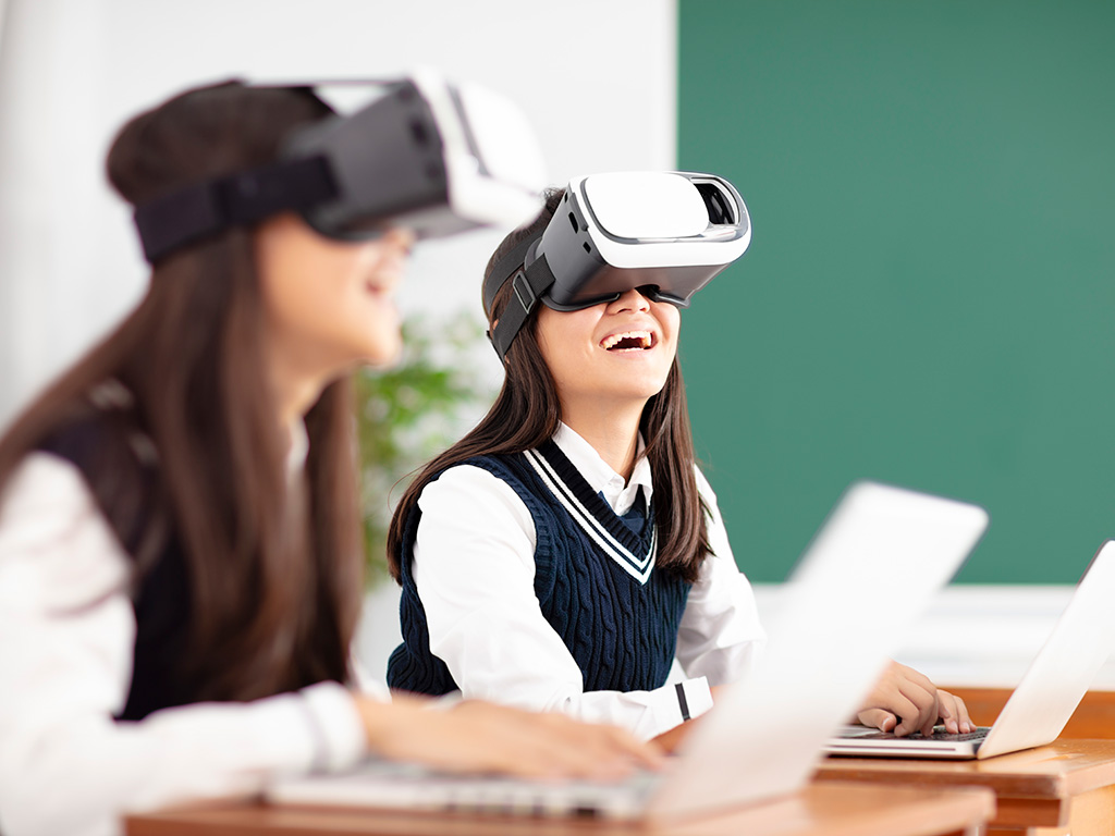 英会話学習にはVRが効果か 発音や理解力で改善