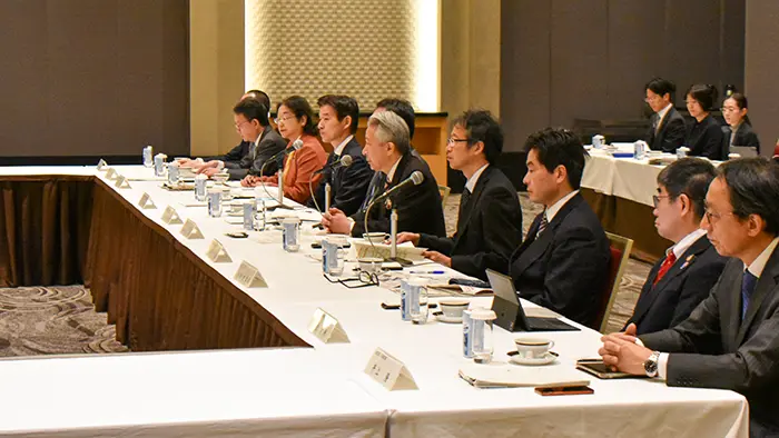 盛山文科相が日本経団連と懇談 財界首脳「夢中になれる教育を」