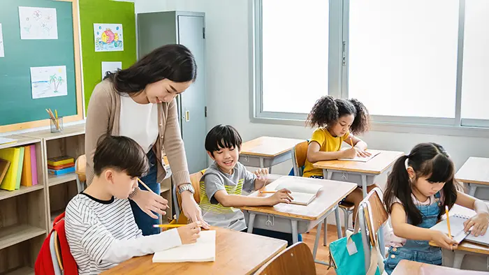 働く幸せ実感高いが働き過ぎ パーソル総研が教員に調査