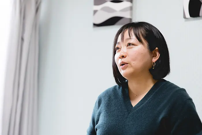 日本初の初等教育プログラム（PYP）認定校となる小学校に復職した秋吉さん＝撮影:市川五月
