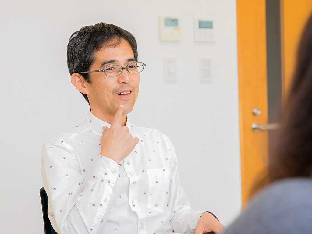 「子供がかわいくてしょうがない」と笑顔を見せる