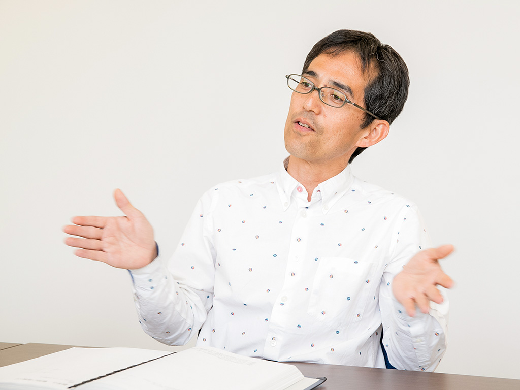 「授業は実験」と言い切る井本教諭