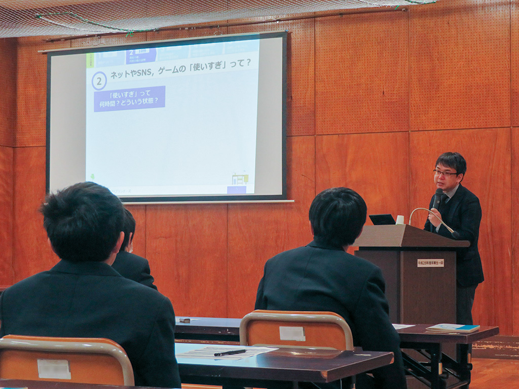 スマホ依存を手帳で自覚 中1がタイムマネジメント学ぶ