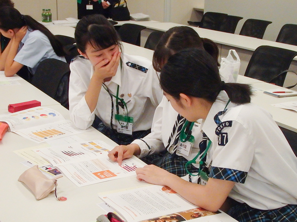 女子高生の6割、性差別を経験 「自己肯定感に関わる」