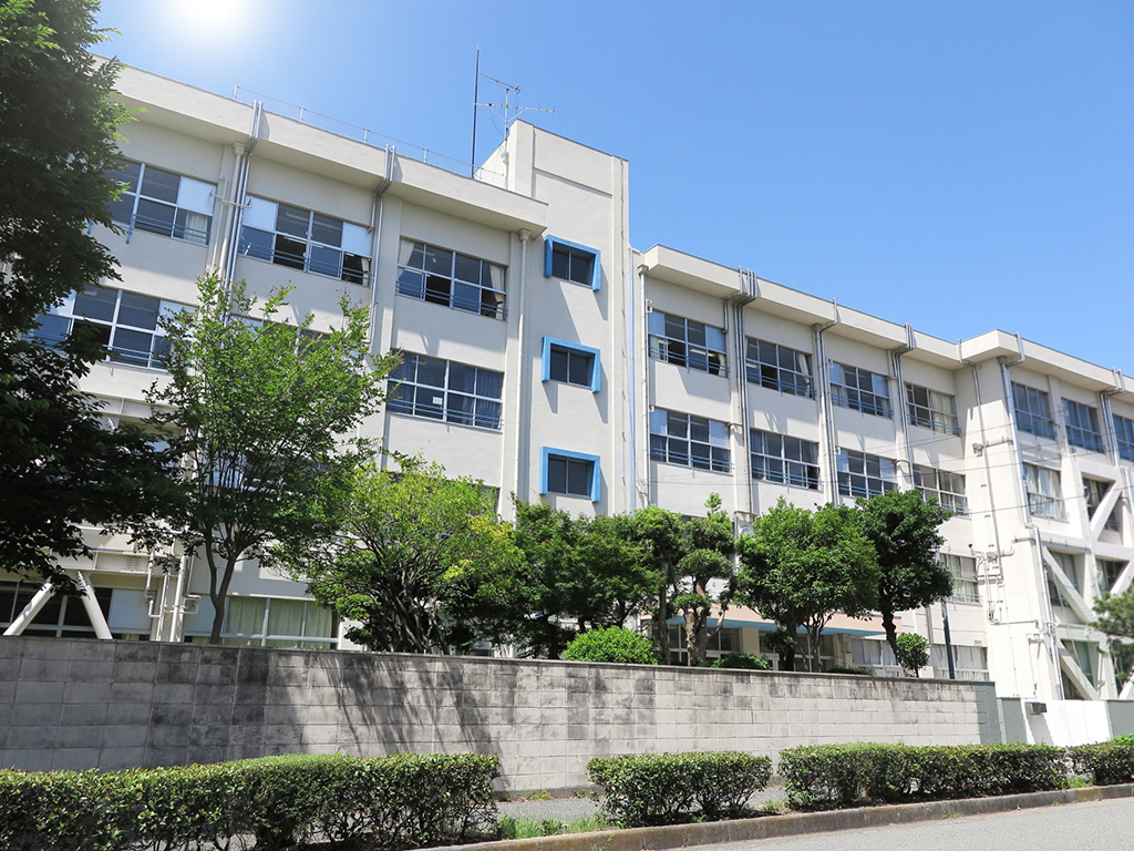 教員採用試験で小学校と中学校の併願可能に 山梨県教委