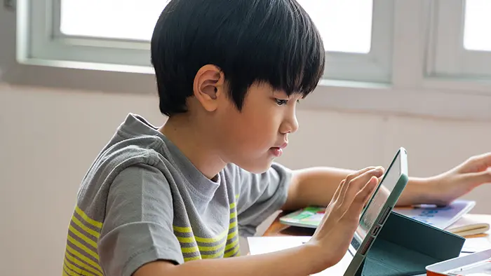 新年度始まり目の健康にも注意を 端末初使用の新小学1年生など