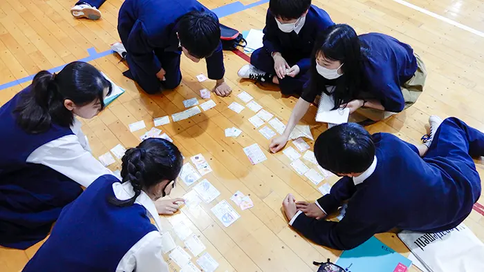 マーケティングリサーチをカードゲームで学ぶ 公立中で特別授業