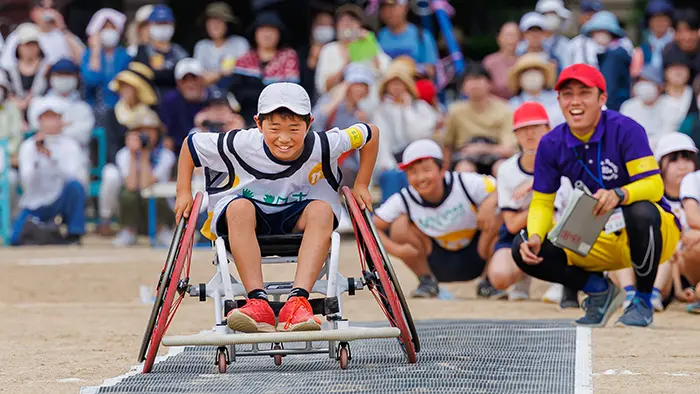 車イスリレーを種目に インクルーシブ運動会を提案
