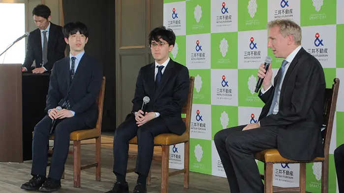藤井聡太氏ら 英国名門校の副校長と「環境の重要性」語る