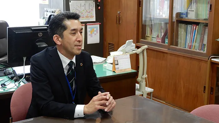 普段からぱれっとルームにもよく顔を出しているという田野校長＝撮影：松井聡美