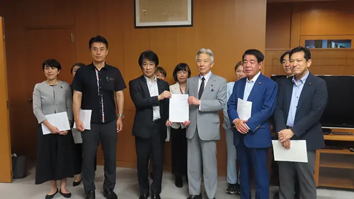 不登校の子の食費や文具費に財政措置を 超党派議連が提言