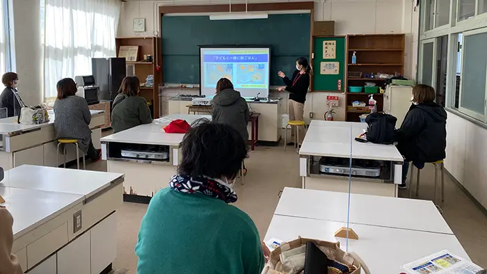栄養教諭による家庭教育学級の様子:樋脇小学校提供