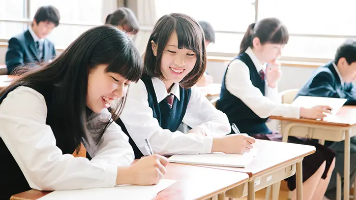 地歴と公民の必修科目の開設年次が対照的 教育課程調査