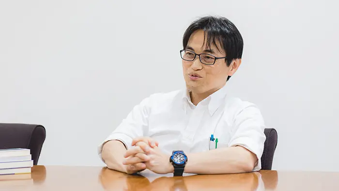 シンガポール日本人学校で大きな転機が訪れたと話す千葉さん＝撮影：市川五月