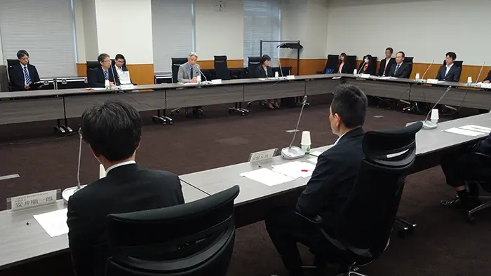 不登校対策へセンター設置促進と支援員配置へ 文科省