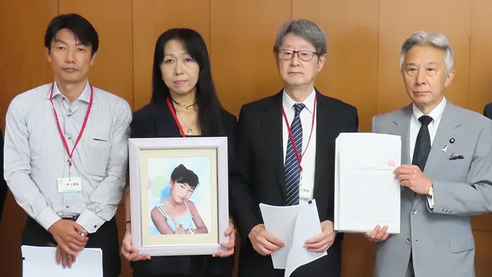 小学校からAEDで救命教育を 遺族と財団が文科相に提言