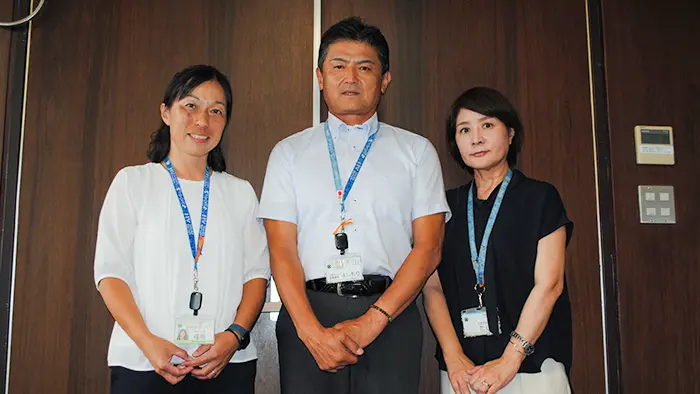 八王子市教委の吉森課長（中央）、田島課長（右）、福島統括指導主事＝撮影:小松亜由子