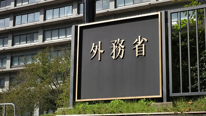 中国の日本人学校の児童刺され死亡 文科相「深い悲しみと憤り」
