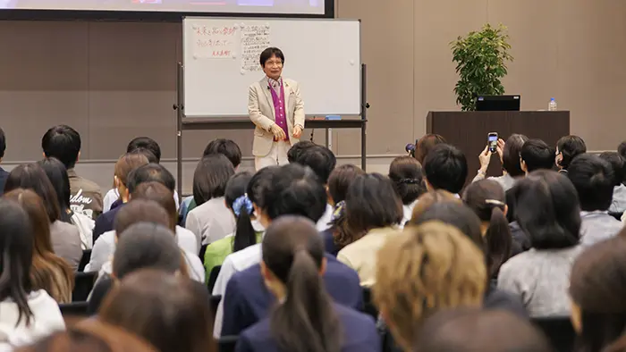「TOKYO教育Festa!」で講演する尾木氏（提供：東京都教育委員会）