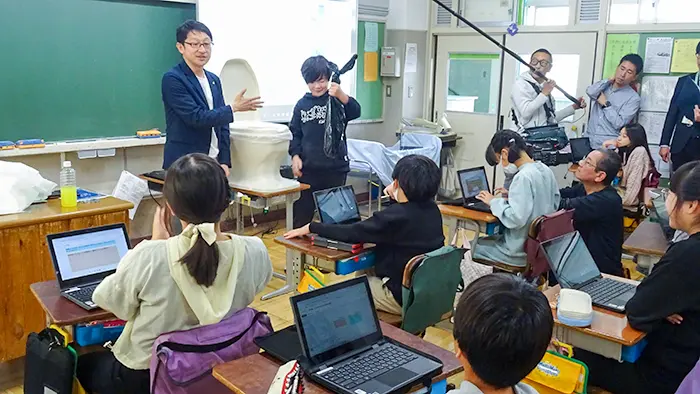 「災害時のトイレ」学ぶ 能登半島地震を教訓に小学校で出前授業