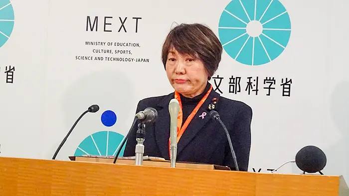学校の外部人材活用 阿部文科相「より高い効果へ運用改善」