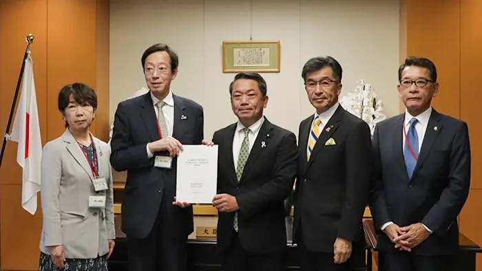 「給食、国の責任で無償化を」自治体格差に危機感 2市長会が提言