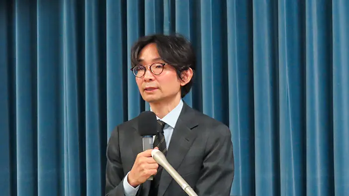 標準授業時数や学習内容を減らすことを提言する大森教授＝撮影：藤井孝良