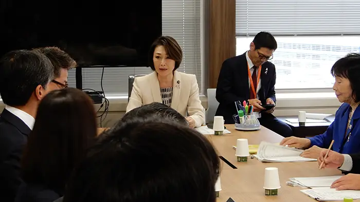 「学校だけでいじめ防止は無理」 学校外からの支援強化、三原担当相