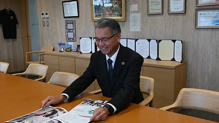 「畑違い」だというIB校の校長着任までの経緯を振り返る福嶋校長＝本人提供