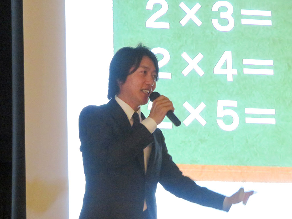 自身の経験から、子供に対する大人の関わり方を説く宮本氏